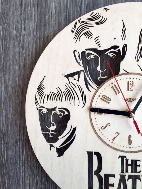 Дизайнерские настенные часы из дерева «Ливерпульская четверка»