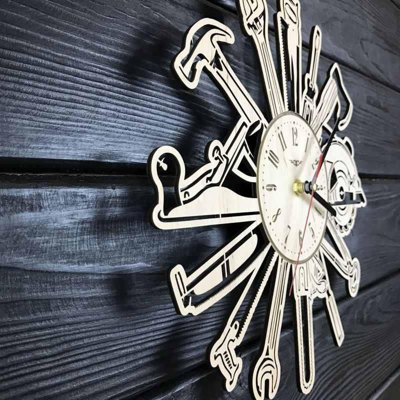 Годинник настінний з дерева для справжніх чоловіків «Інструменти»