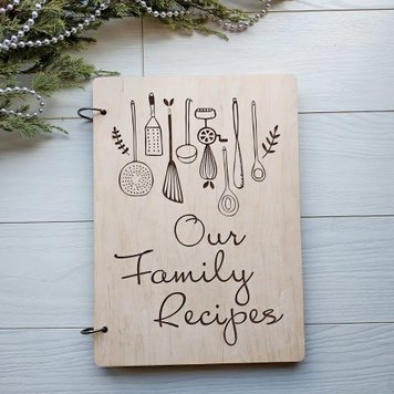 Деревянная кулинарная книга «Our Family Recipes»