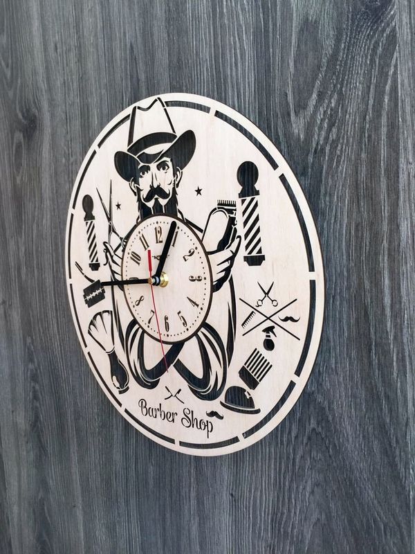 Оригинальные настенные часы «Барбершоп»