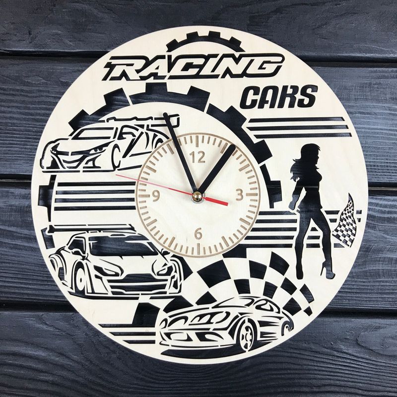 Декоративные деревянные часы на стену «Автогонки»
