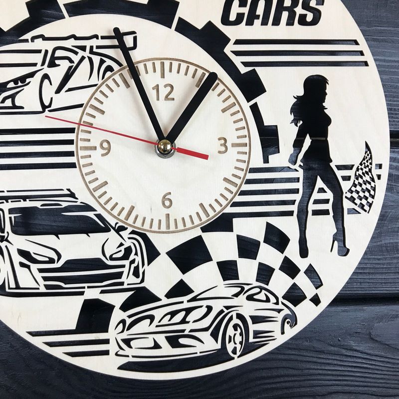 Декоративний дерев`яний годинник на стіну «Автогонки»