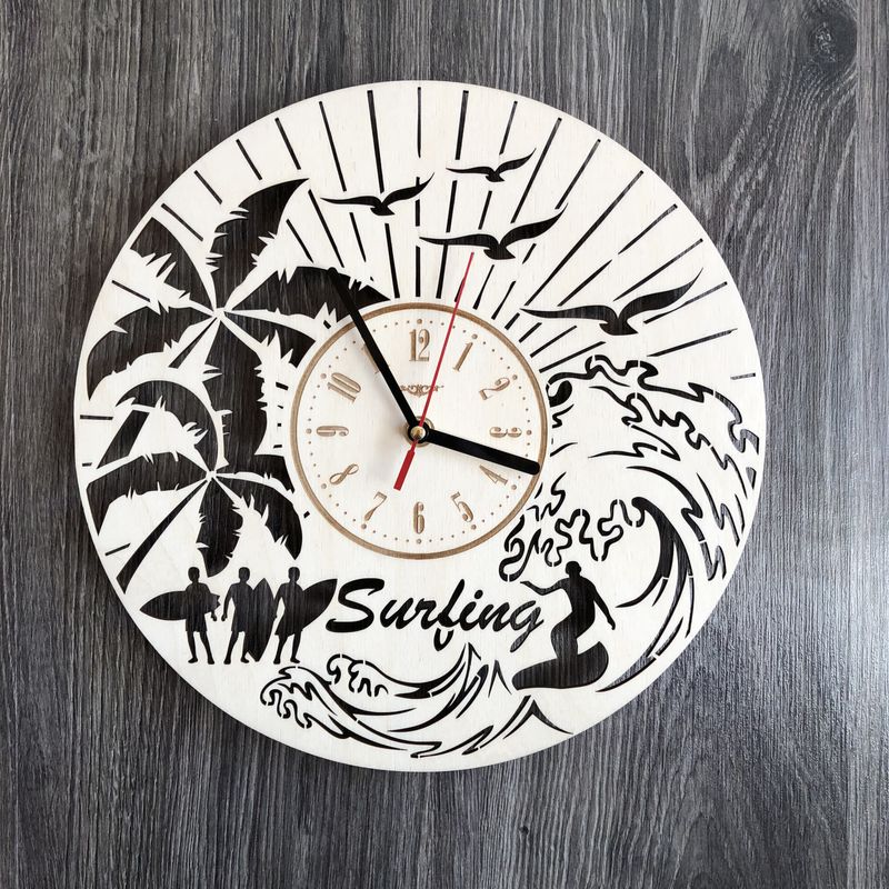 Круглий інтер`єрний настінний годинник з дерева "Серфінг"
