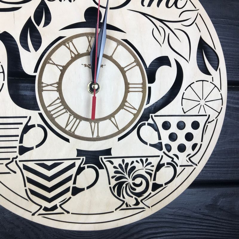 Універсальний безшумний дерев`яний настінний годинник в інтер`єр «Час чаю»