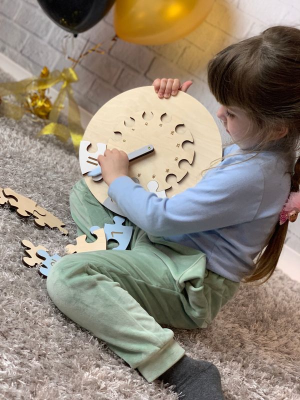 Детская развивающая игра из дерева «Часы-пазл»
