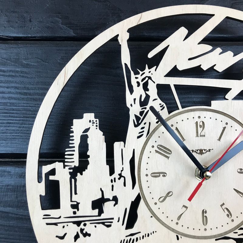 Настенные деревянные часы в интерьер «Нью Йорк»