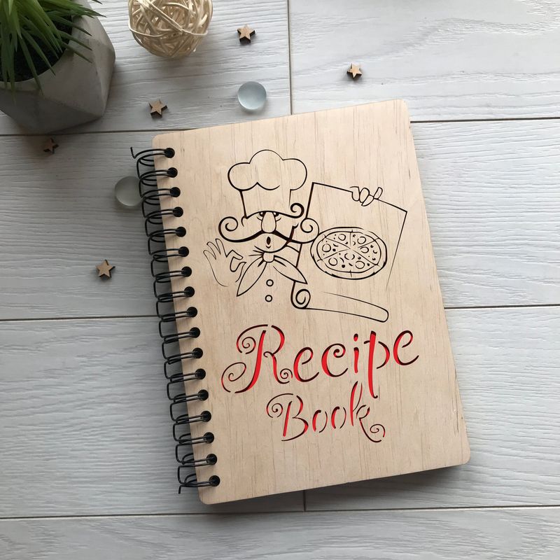 Записная книга для рецептов в деревянной обложке на спирали
