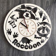 Часы из натурального дерева настенные «Забавный енот»