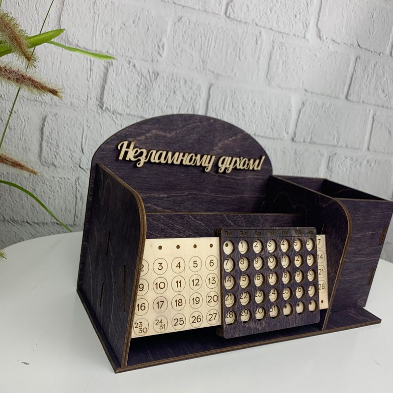 Компактний дерев'яний органайзер з індивідуальним написом на замовлення