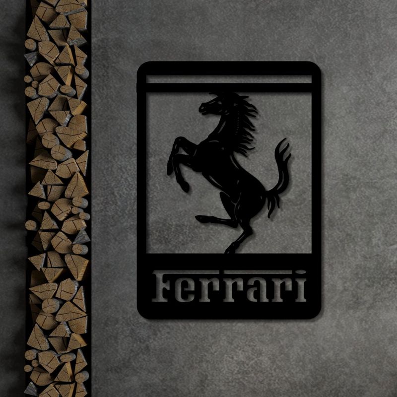 Дерев'яний декоративний елемент у вигляді значка Ferrari