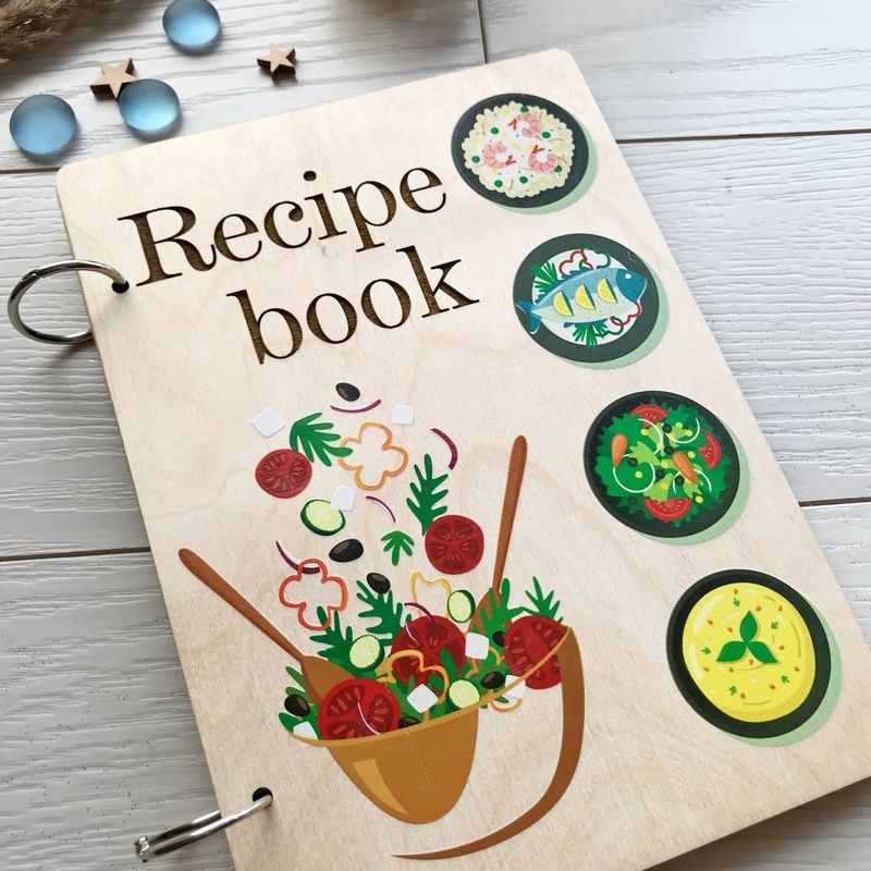 Книга для записи кулинарных рецептов в деревянной обложке