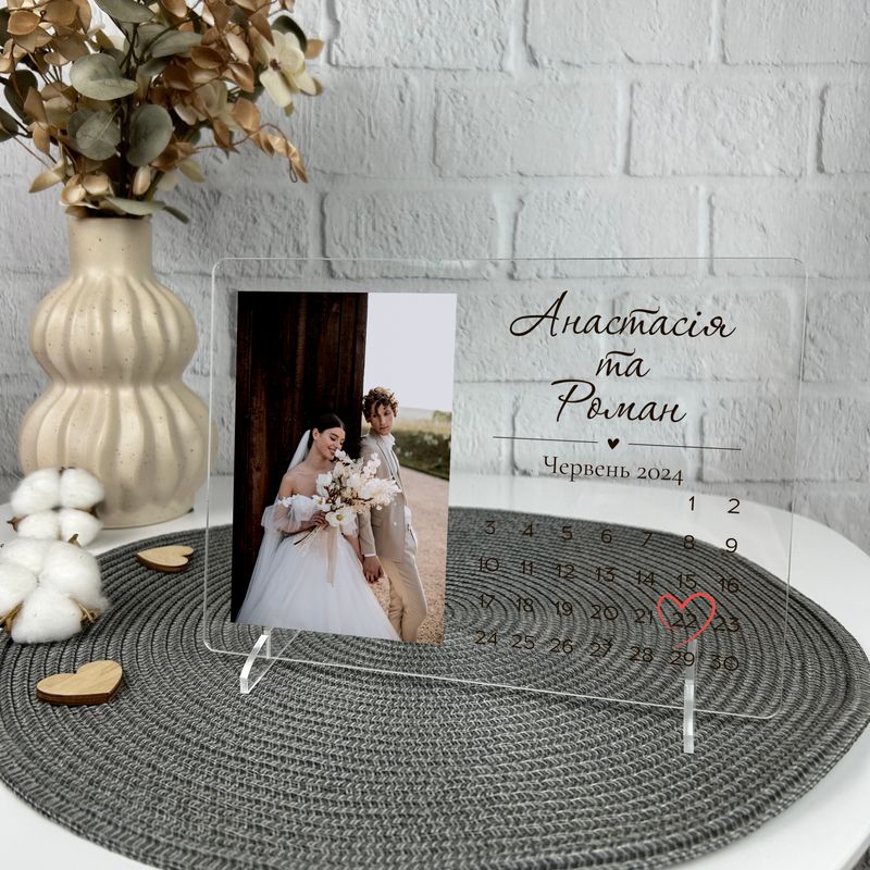 Именная акриловая табличка с индивидуальным фото и датой в подарок для нее на годовщину