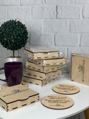 Корпоративный подарок партнерам - набор из 4-х брендированных костеров из дерева