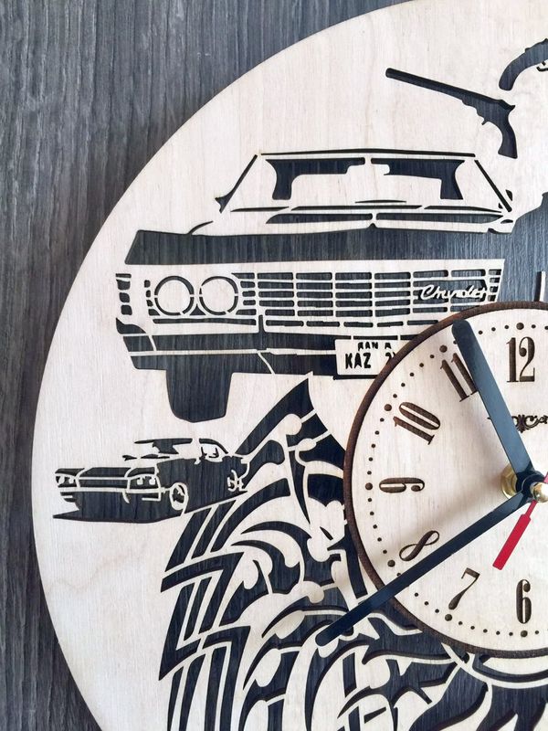 Дизайнерские деревянные часы «Сверхьестественное»