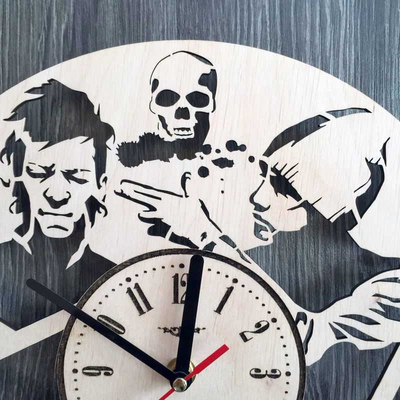 Часы деревянные концептуальные "Twenty One Pilots"