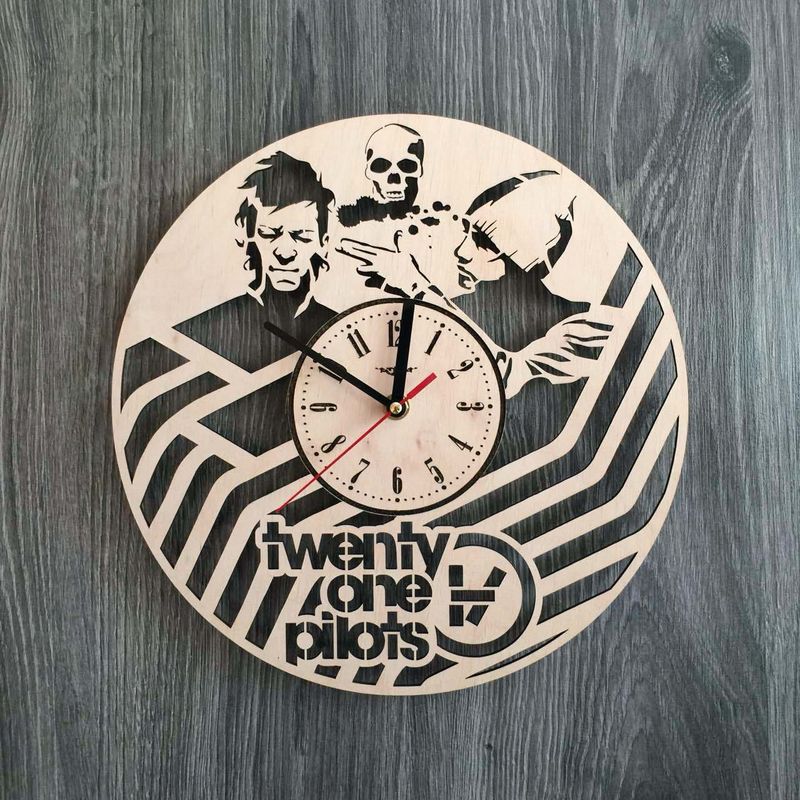 Годинник дерев'яний концептуальний "Twenty One Pilots"