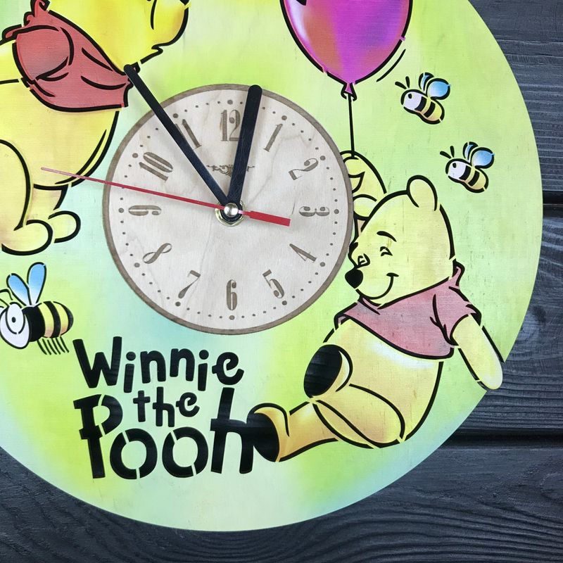 Детские цветные часы из дерева на стену "Винни Пух"