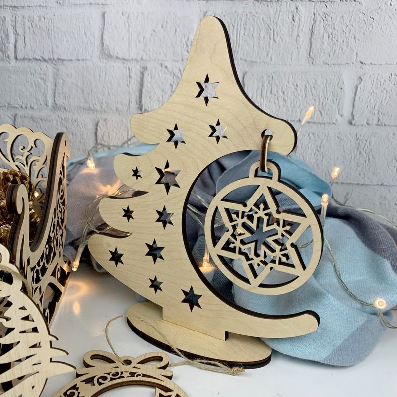 Подарунковий новорічний набір дерев'яного декору: підставка для солодощів, ялинка, 4 іменні іграшки