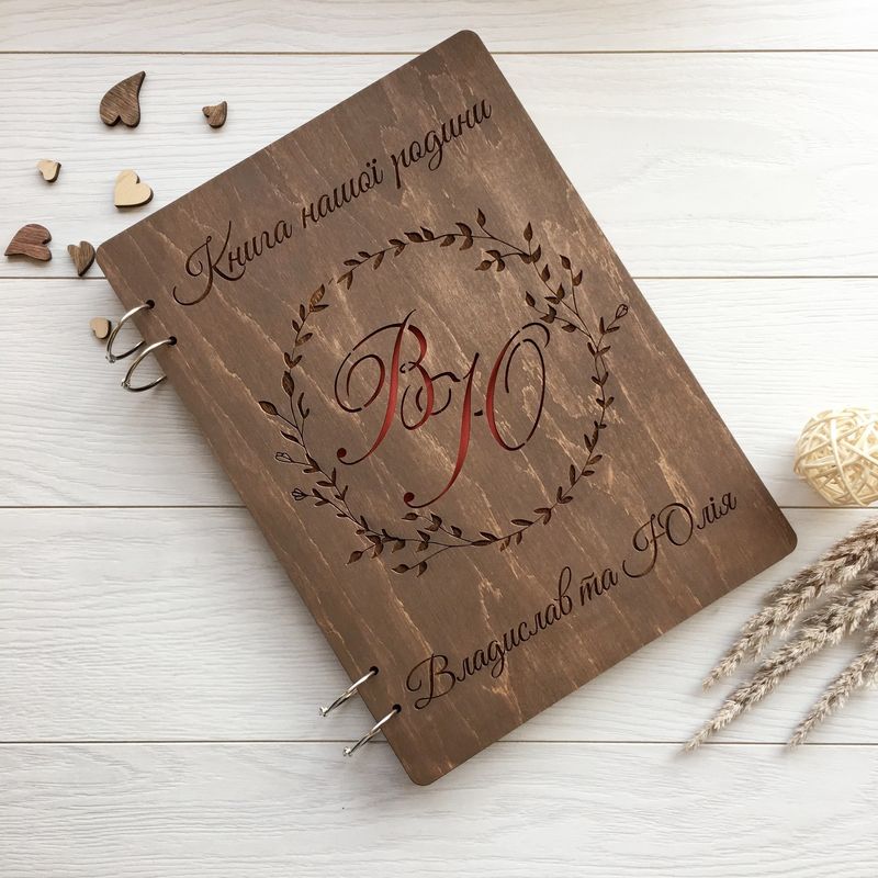 Деревянный свадебный альбом для фото и пожеланий с гравировкой