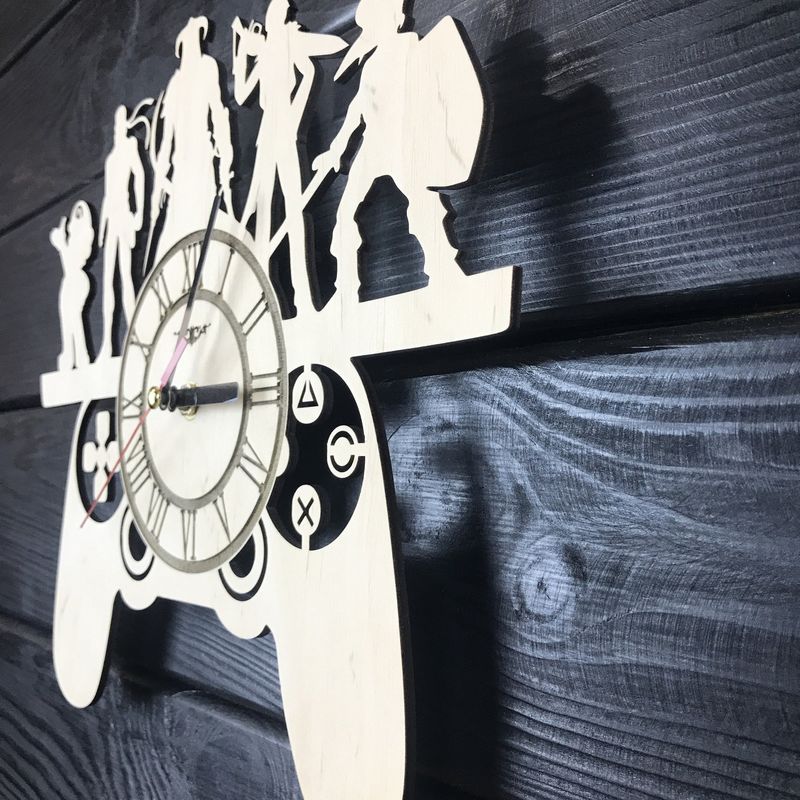 Оригинальные настенные часы из дерева для поклонников видеоигр