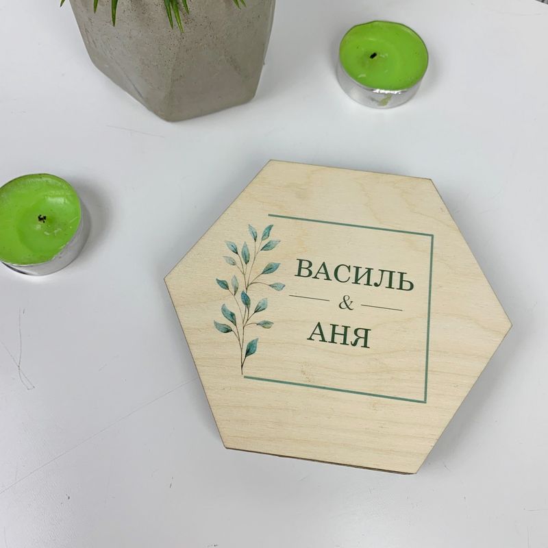 Весільна дерев'яна коробочка для кілець з декоративним мохом