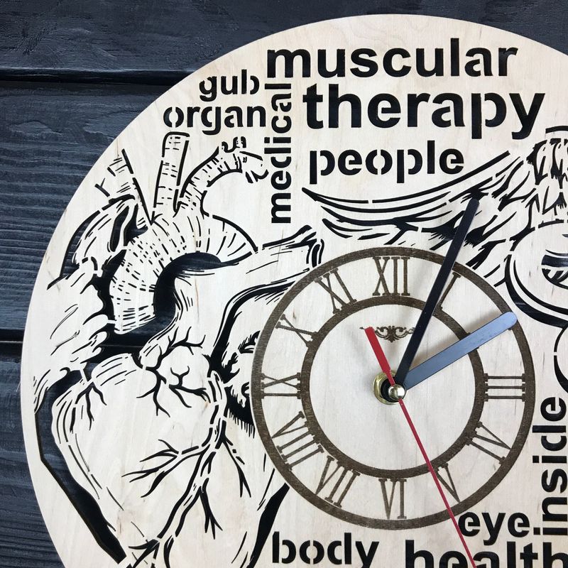 Тематические настенные часы из дерева «Анатомия»