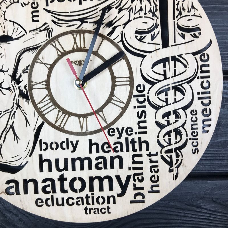 Тематические настенные часы из дерева «Анатомия»