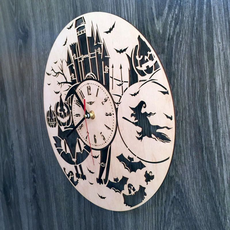 Концептуальные часы на стену "Хеллоуин"