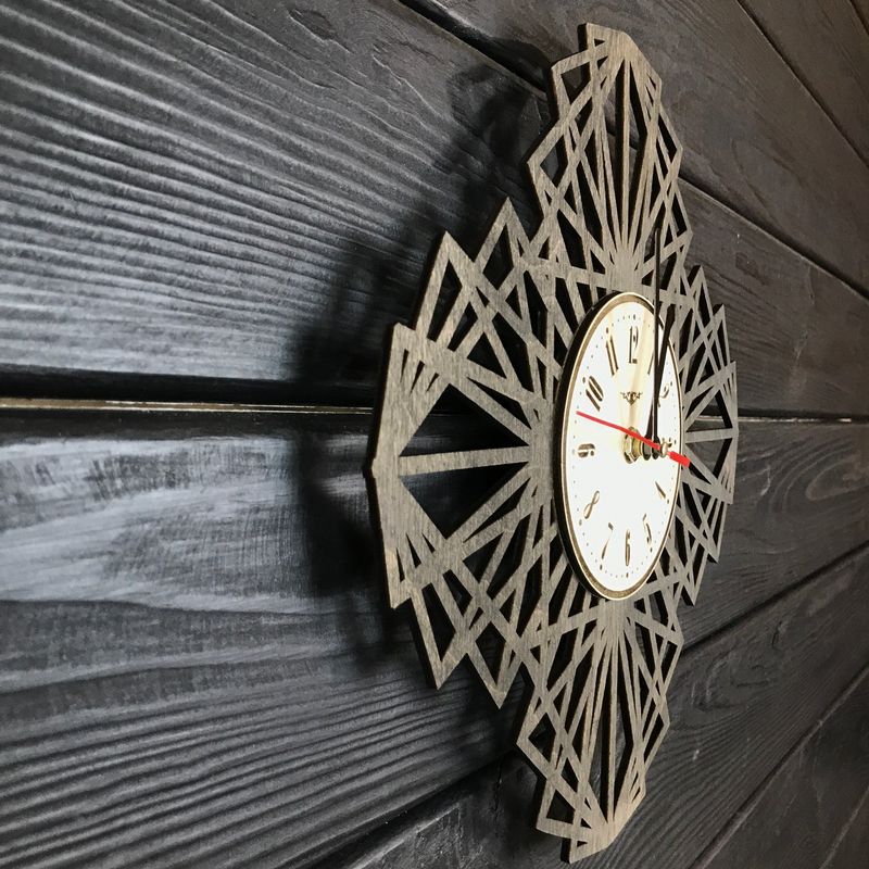 Геометричний настінний годинник з дерева