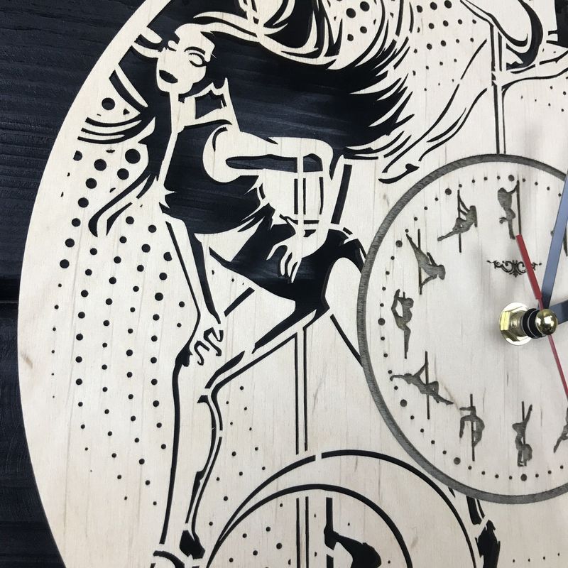Концептуальний настінний годинник з дерева «Пол денс»