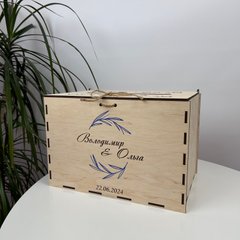 Дерев'яна весільна скриня для конвертів з іменним гравіюванням та дизайном на замовлення