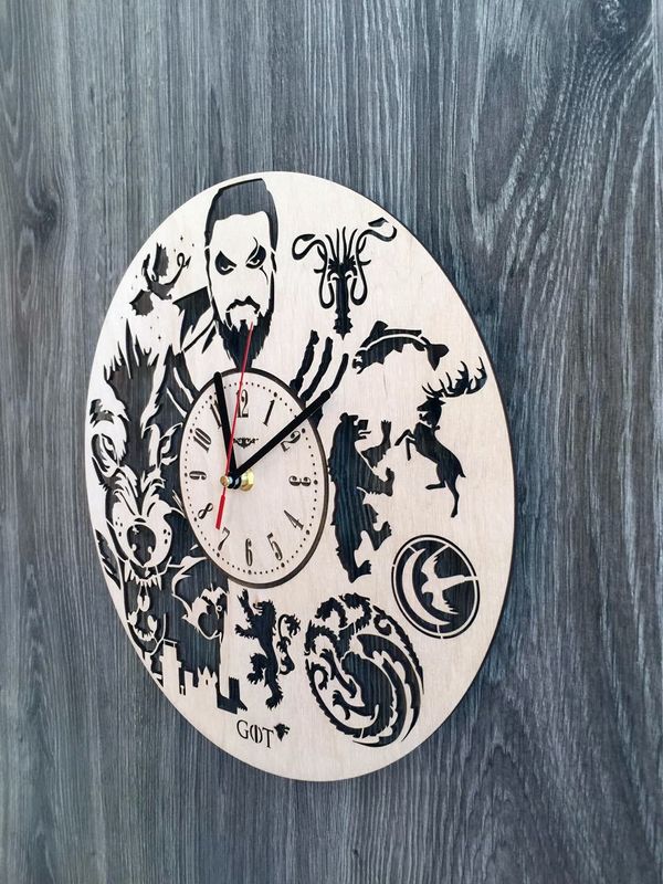 Часы из дерева на стену «Игра престолов»