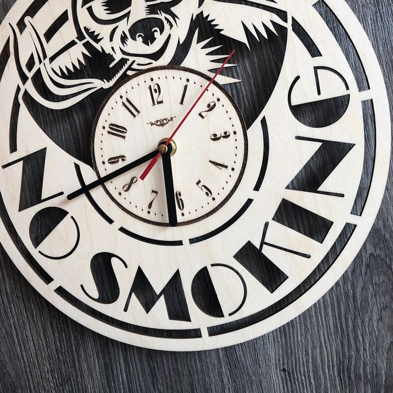 Безшумний настінний годинник з дерева круглий "Куріння заборонено"