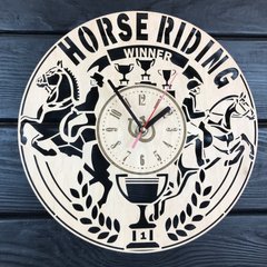Тематические деревянные часы на стену «Верховая езда»