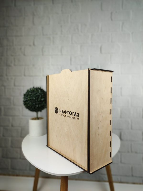 Велика брендована коробка з дерева на замовлення