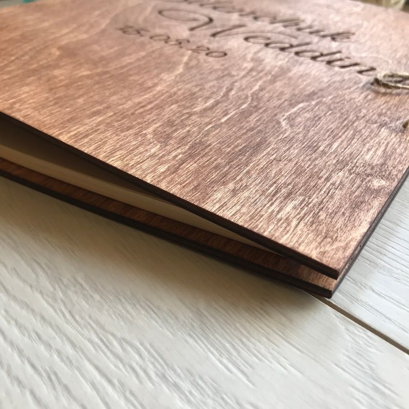 Дерев'яна весільна книга з індивідуальним гравіюванням