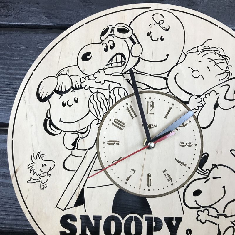 Безшумний настінний годинник в дитячу кімнату "Снупі"