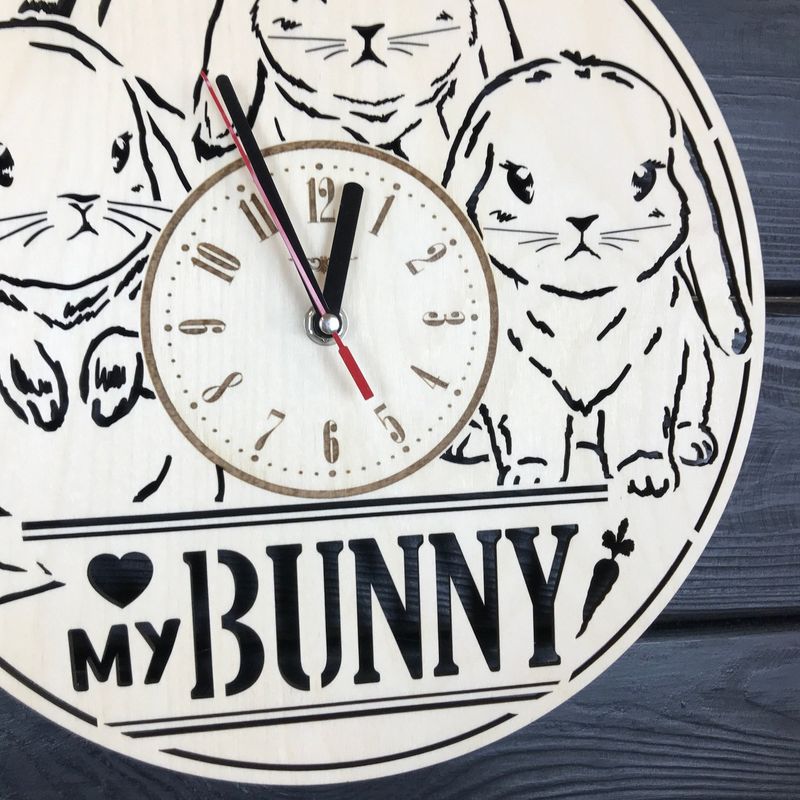Декоративные часы из дерева «Милые кролики»