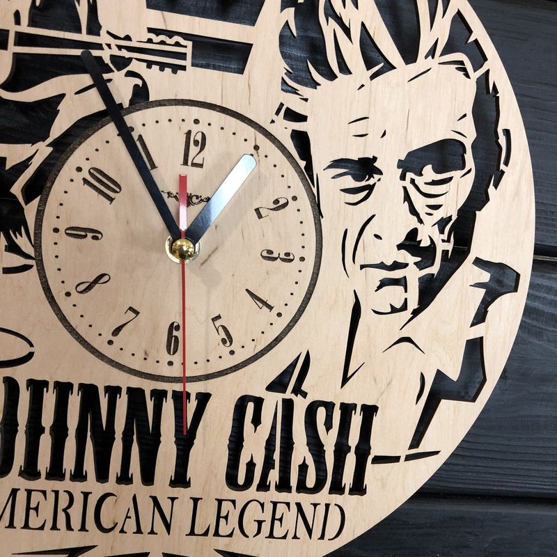 Концептуальные настенные часы из дерева «Johnny Cash»
