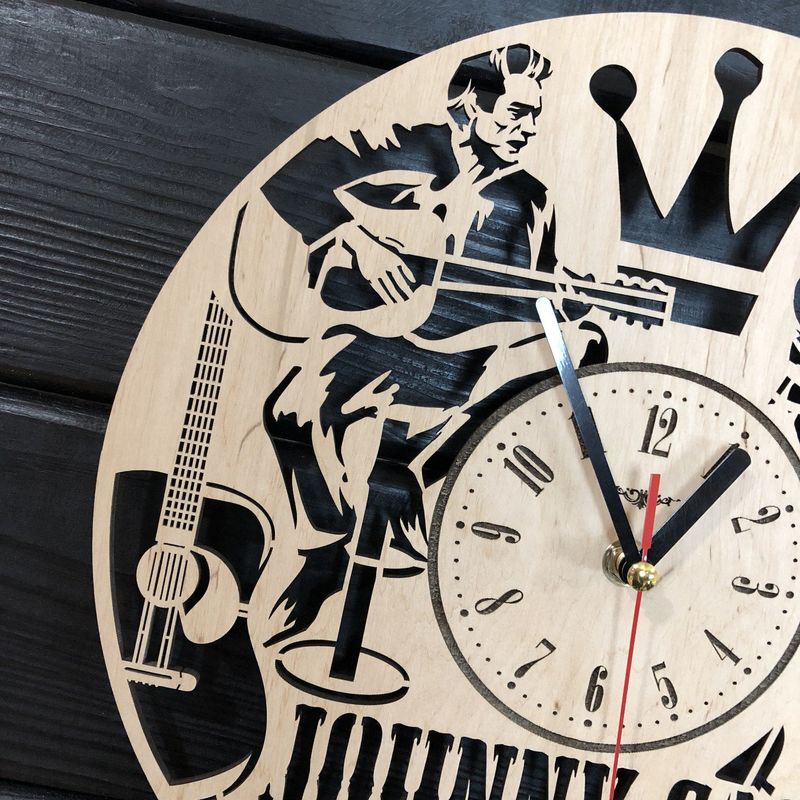 Концептуальные настенные часы из дерева «Johnny Cash»