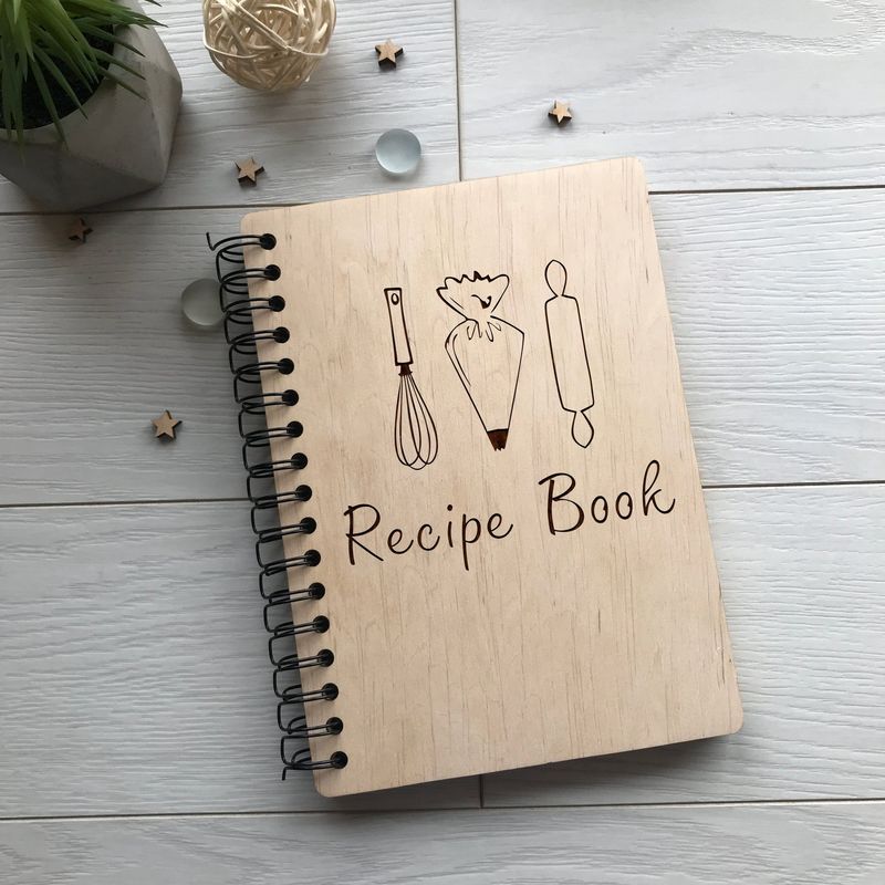 Кулинарная деревянная книга на пружине для записи рецептов