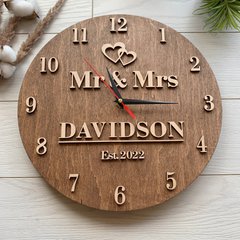 Подарунок на дерев'яне весілля дерев'яний іменний годинник
