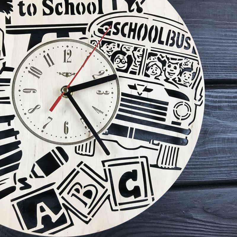 Оригінальний інтер`єрний настінний годинник «Ласкаво просимо в школу»