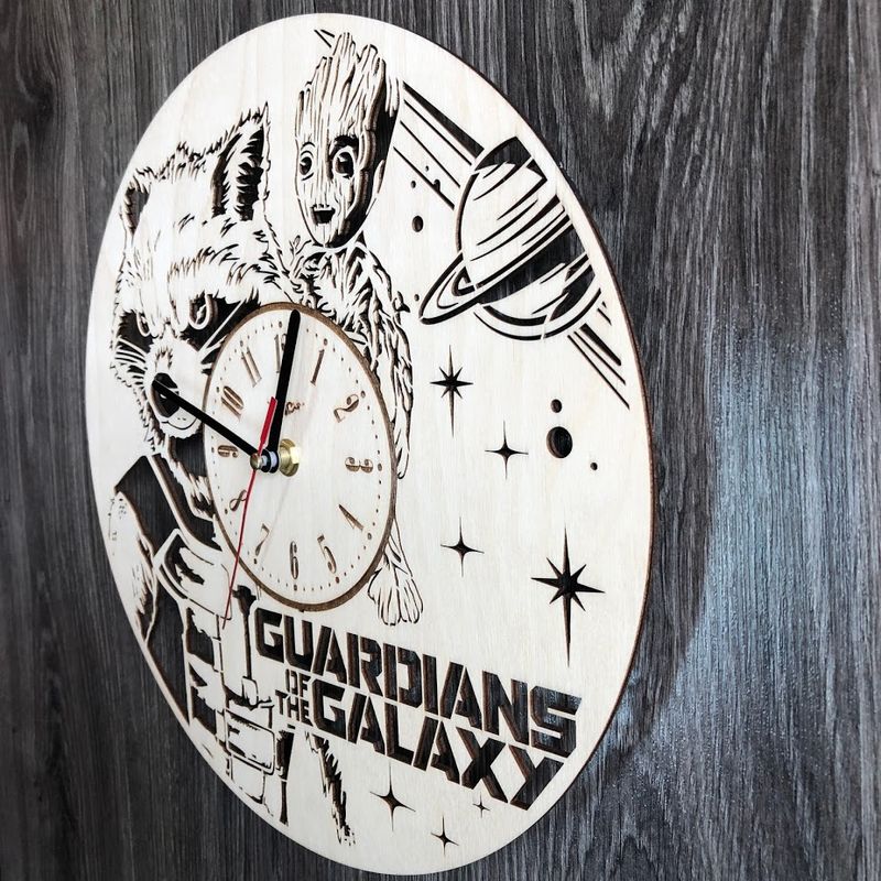 Оригинальные настенные часы из дерева "Стражи Галактики"