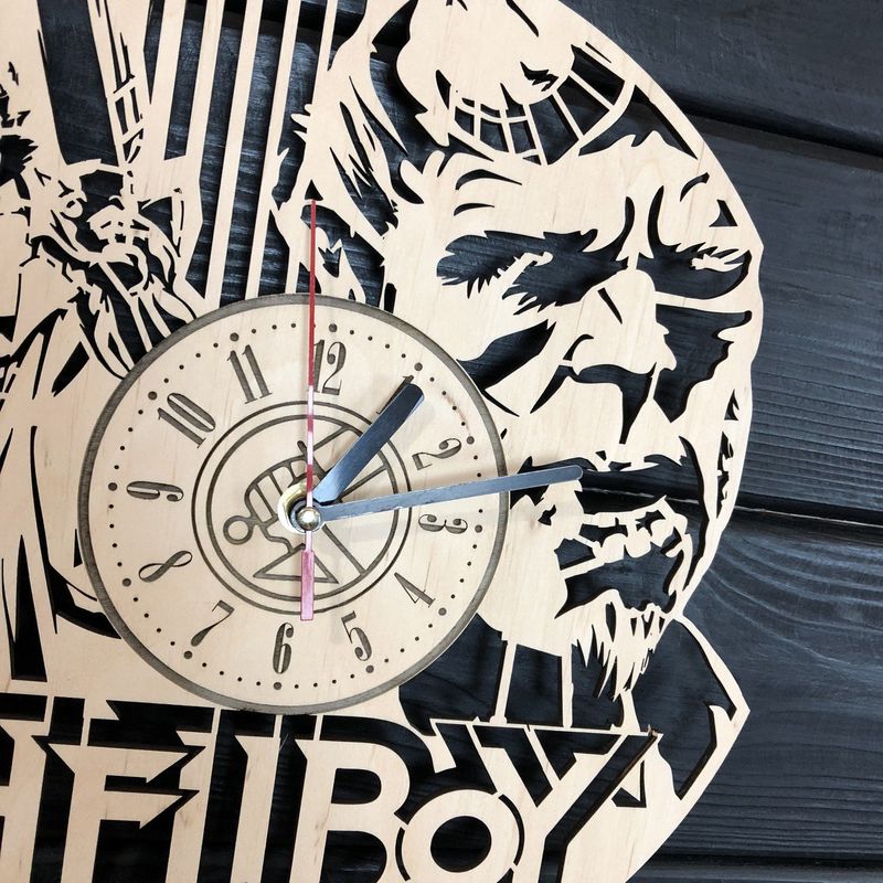 Тематичний інтер`єрний настінний годинник «Hellboy»
